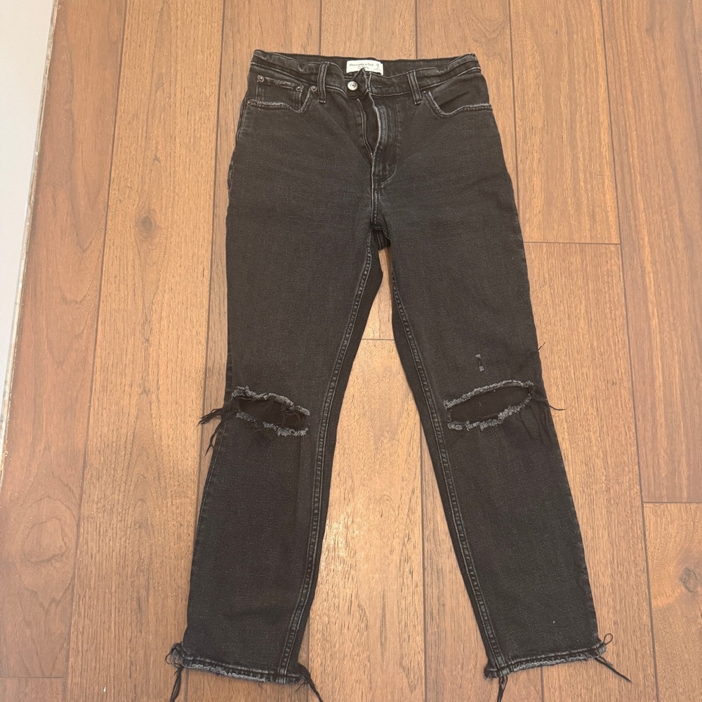 Abercrombie & Fitch Black Distressed High Rise Mom Jean size 26R